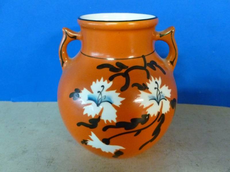 lot 160 image: Vintage Vase