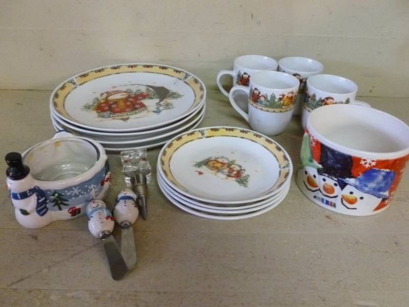 lot 161 image: Snowman Themed Items