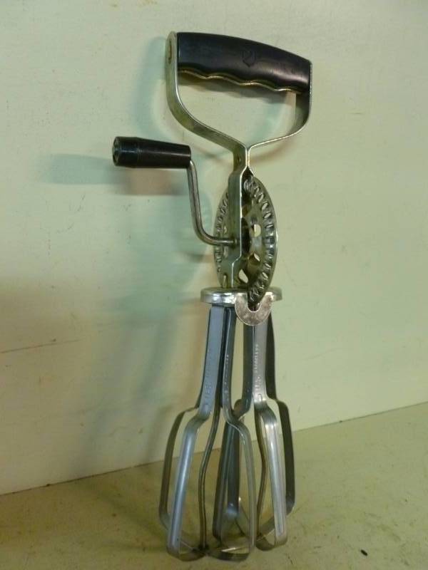 lot 204 image: Vintage Egg Beater