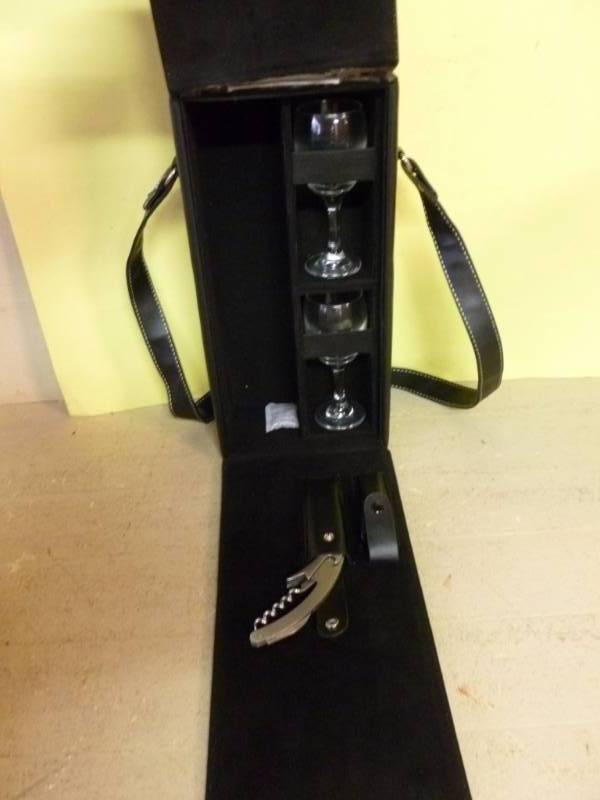 lot 205 image: Portable Wine Case