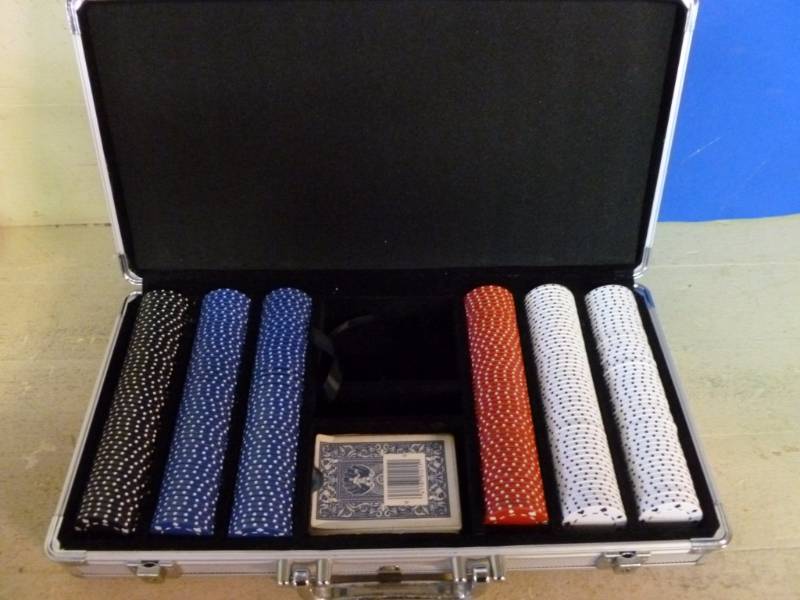 lot 217 image: Poker Chip Set