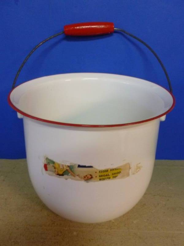 lot 218 image: Vintage Enamelware