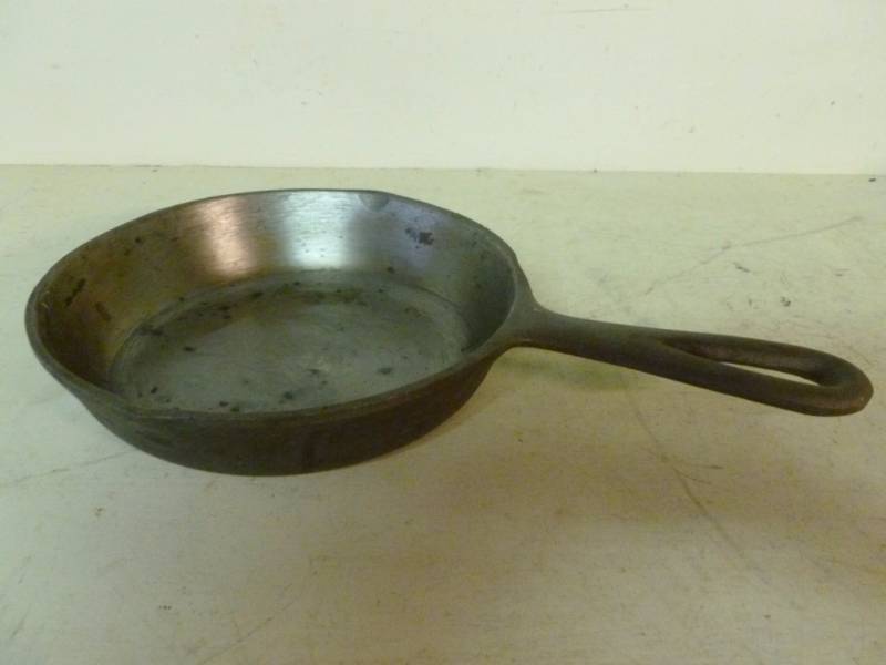 lot 224 image: Cast Iron Pan