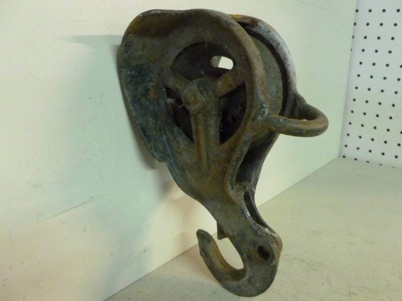 lot 250 image: Vintage Barn Pulley
