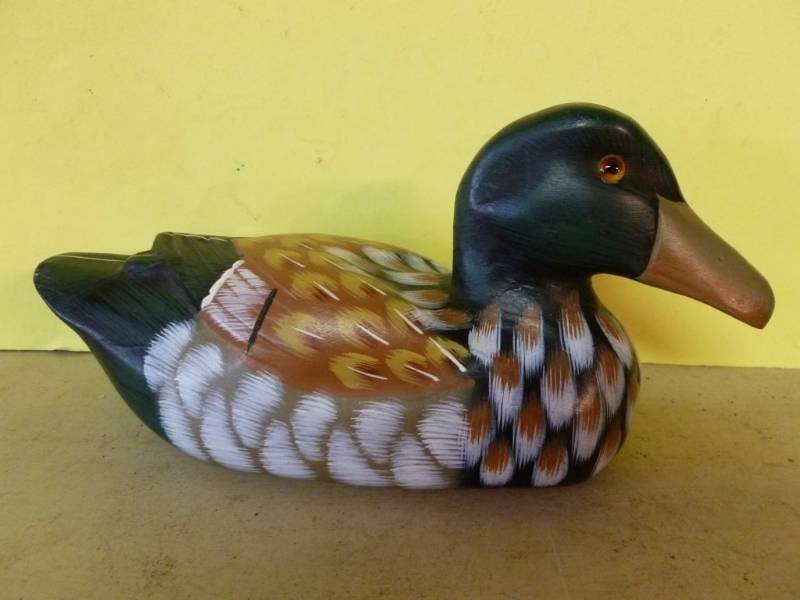 lot 275 image: Wooden Duck Decoration