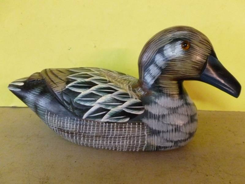 lot 276 image: Wooden Duck Decoration