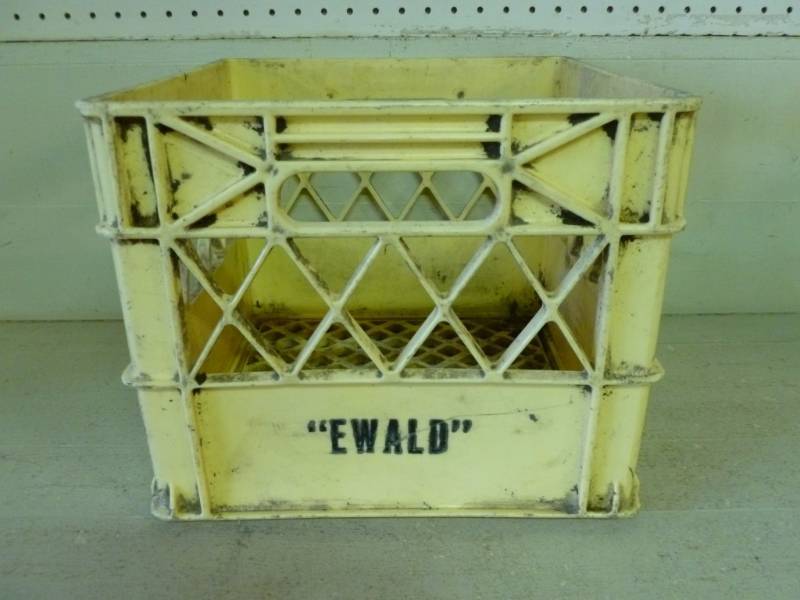 lot 291 image: Dairy Crate