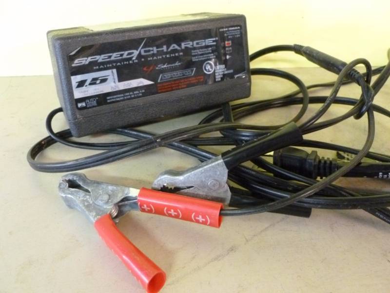 lot 293 image: Battery Charger