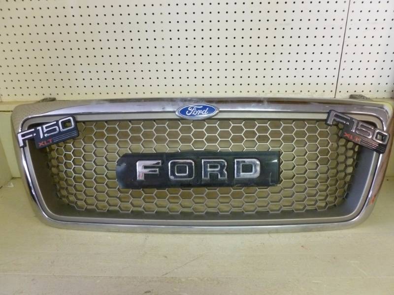 lot 310 image: Ford Truck Grill Decoration