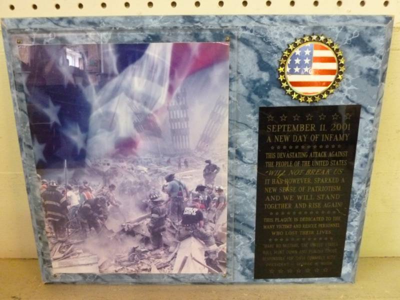 lot 332 image: 911 Wall Plaque