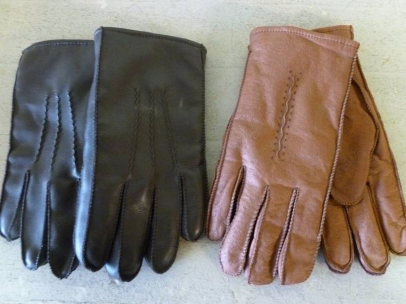 lot 341 image: Mens Gloves