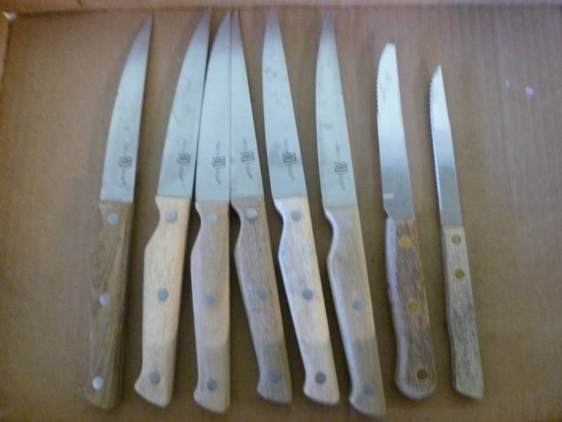 lot 381 image: Steak Knives