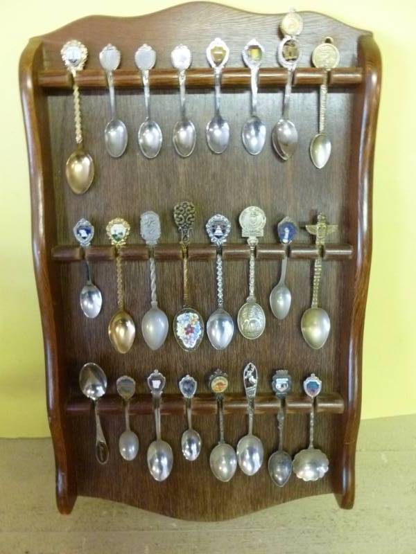 lot 390 image: Collector Spoons