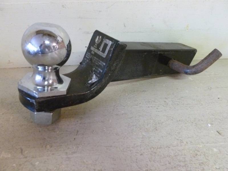 lot 405 image: Receiver Hitch