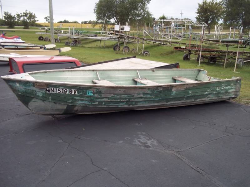 16  1973 Crestliner Boat