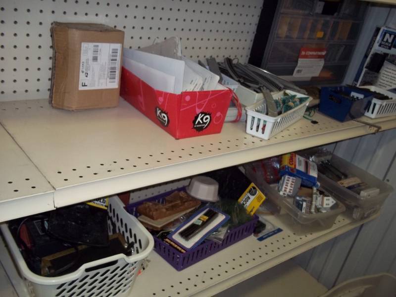 N Scale train tracks with accessories