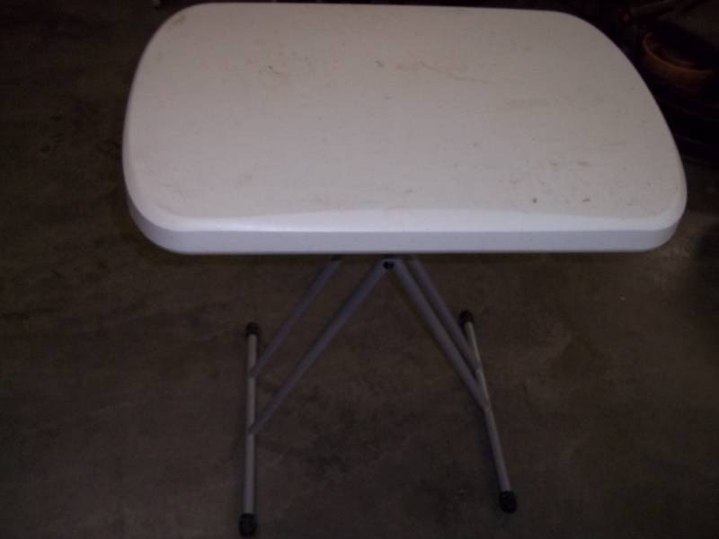 Folding small  TV table  18 x 25