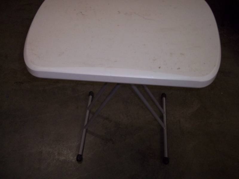 Folding small  TV table  18 x 25