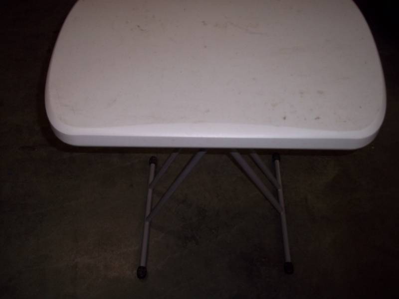 Folding small  TV table  18 x 25
