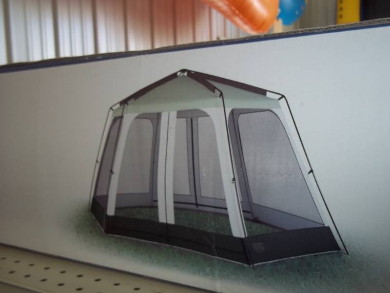 Screen House 14 x 12 in box