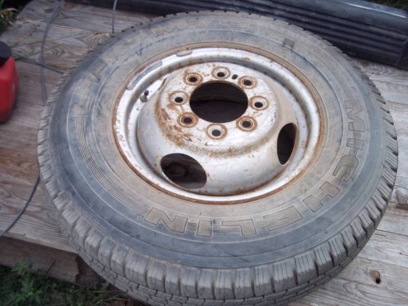 Truck rim with tire LT 215  85  R16