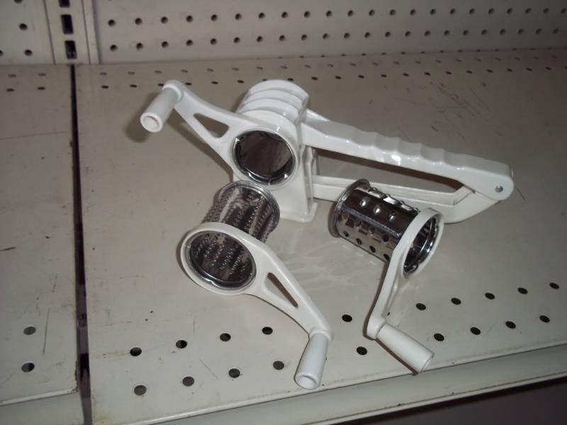 Hand Grinder  Spreader