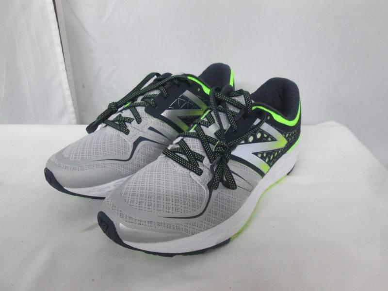 lot 56 image: New Balance Mens Vongo Running Shoe