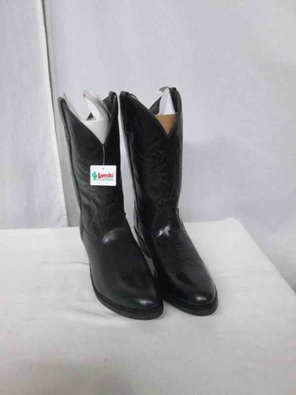 lot 30 image: Laredo Mens Trucker Cowboy Boot