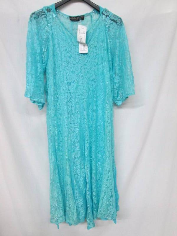 lot 82 image: Lola P Womens Plus Hankie Hem Dress