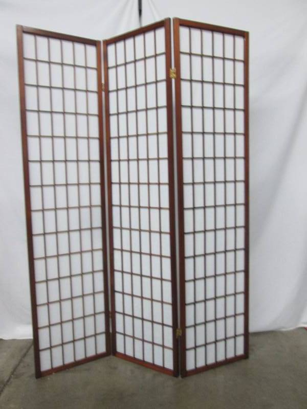 lot 32 image: Alcove 3-Panel Folding Room Divider - Cherry