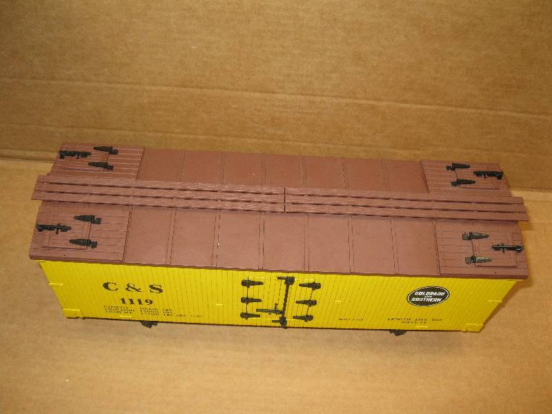 lot 15 image: C & S 1119 Refer Car