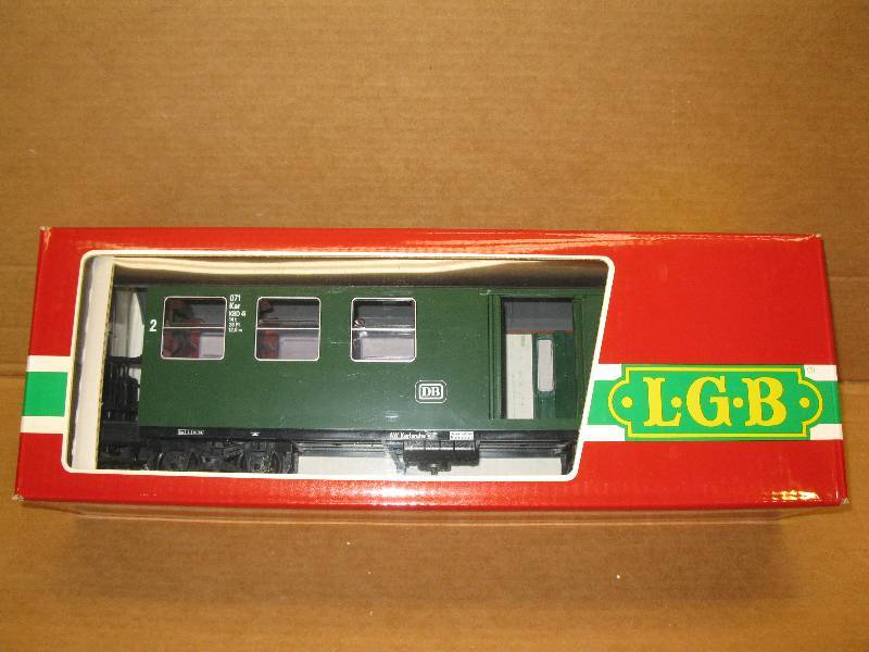 lot 19 image: LGB 3071 Passenger Car - Green