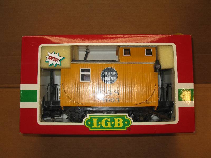 lot 27 image: C & S 1003 Caboose