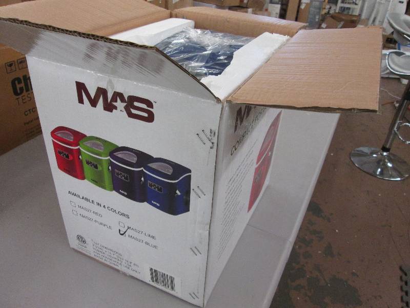 lot 9 image: Portable Ice Maker by MAS open box,...