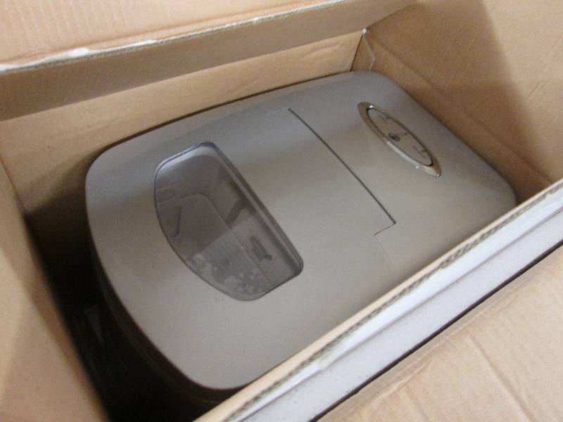 lot 17 image: Ginnys Brand Ice Maker open box, u...