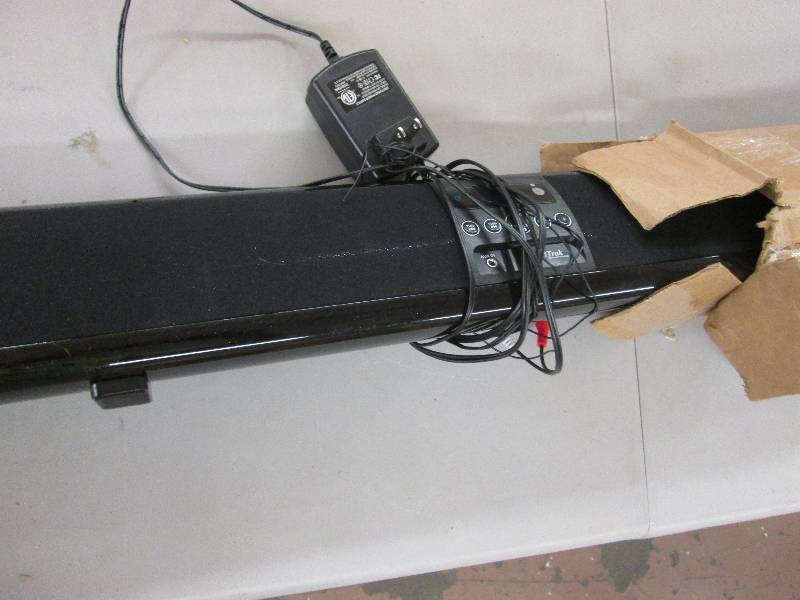 lot 33 image: iTrak 32 Multifunction Sound Bar o...