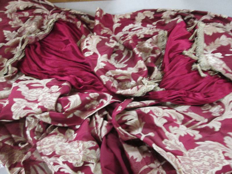 lot 49 image: Allison Window Set open pkg Retail ...