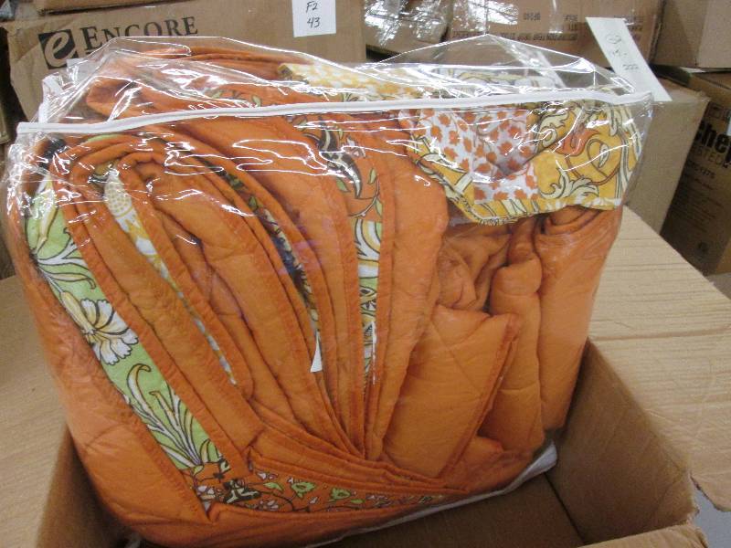 lot 70 image: Gilmore Bedspread Set King open box...