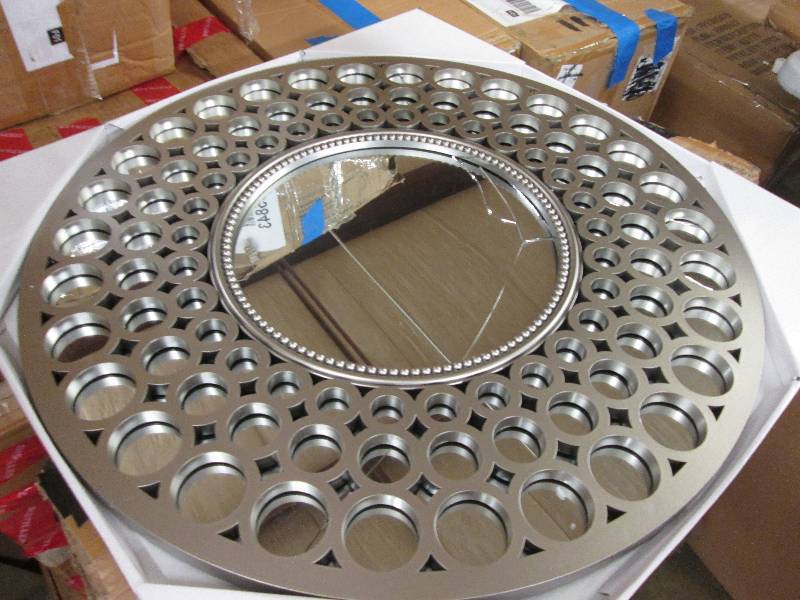 lot 132 image: Decorative Wall Mirror, mirror crac...