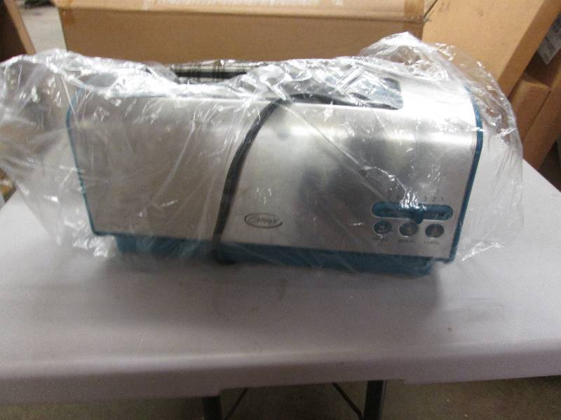 lot 174 image: Ginnys Brand Long 4-Slice Toaster ...