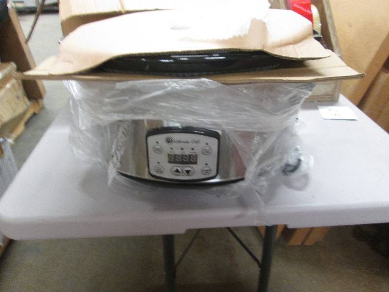 lot 180 image: 6.5-Qt. Slow Cooker with Bonus Dipp...