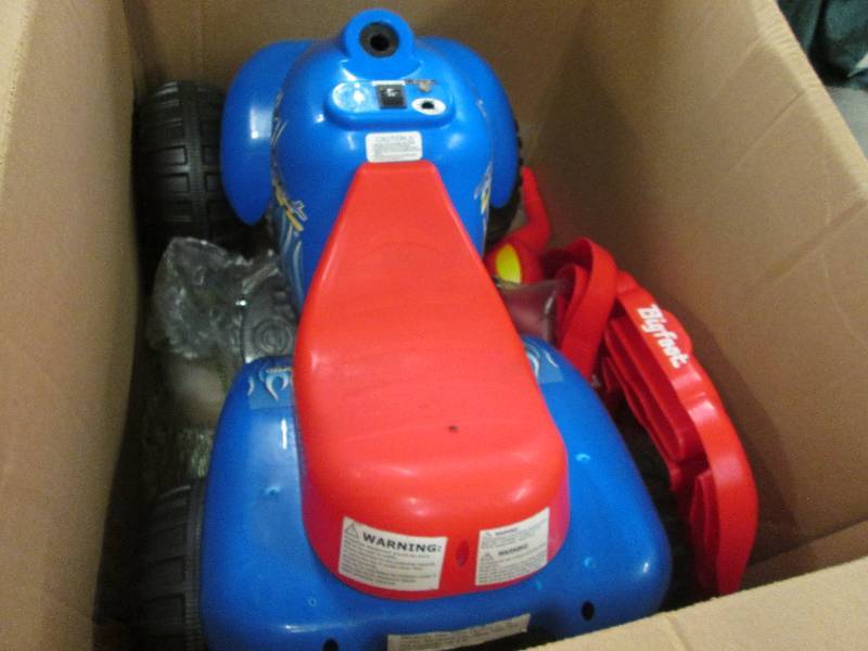 lot 223 image: Ride-On Truck by Bigfoot open box, ...