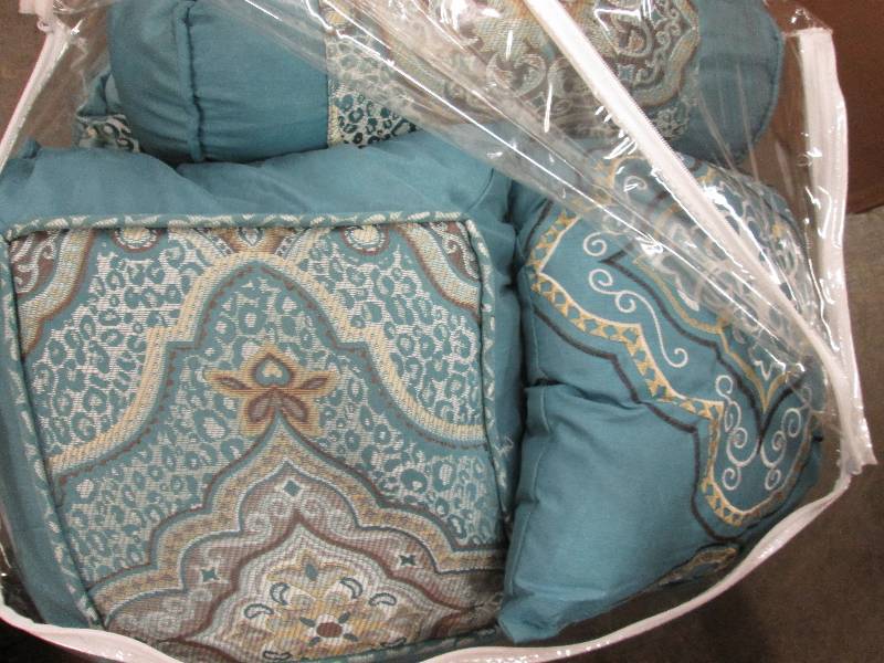 lot 234 image: Complete King Comforter Set with sh...