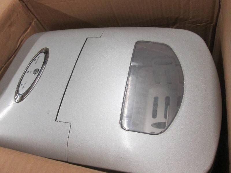 lot 238 image: Portable Ice Maker by MAS open box,...