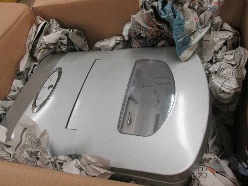 lot 247 image: Ginnys Brand Ice Maker open box, u...