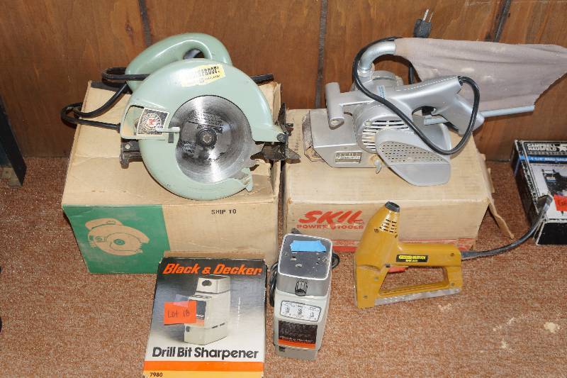 lot 18 image: Lot of Electric Hand Tools