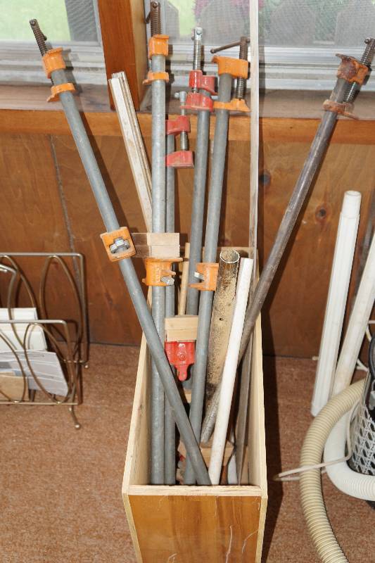 lot 21 image: Box of Misc. Pipe Clamps