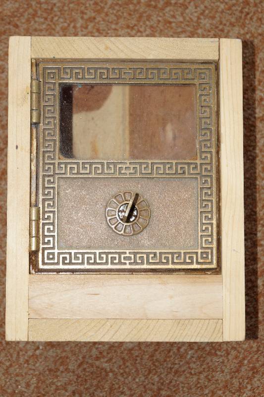 lot 22 image: Homemade Bank with Vintage Mailbox Front