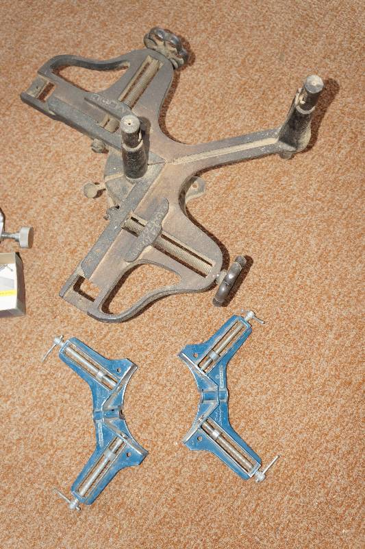 lot 27 image: Set of 45 Degree Clamps & Stanley Doweling Jig w 6 Guides