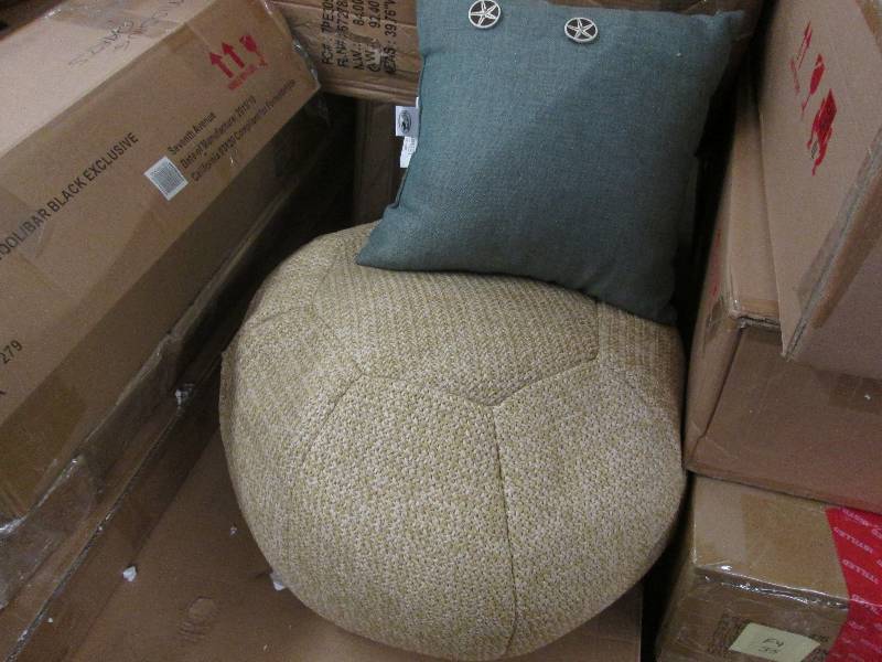 lot 42 image: Round pouf and bluegreen pillow...